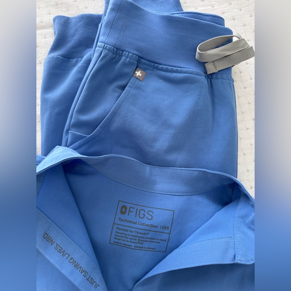 Figs Ceil Blue Zamora High Waisted Jogger Scrub Pants XS
Rafaela Scrub Top XXS